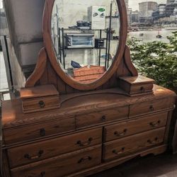 Beautiful dresser and mirror 