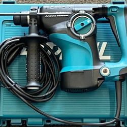 7 Amp 1-1/8 in. Corded SDS-Plus
Concrete/Masonry Rotary Hammer
Drill with Side Handle and Hard
Case.