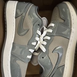 Nike Air Jordan 1 Low SE Boys Youth Size 5.5
