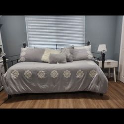 Day bed Pottery Barn