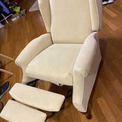 RECLINER CHAIR  COMFY , Easy No Handle  To Pull🌝