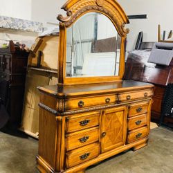 Dresser 