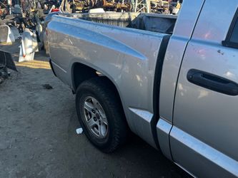 2006 Dodge  dakota bare bed