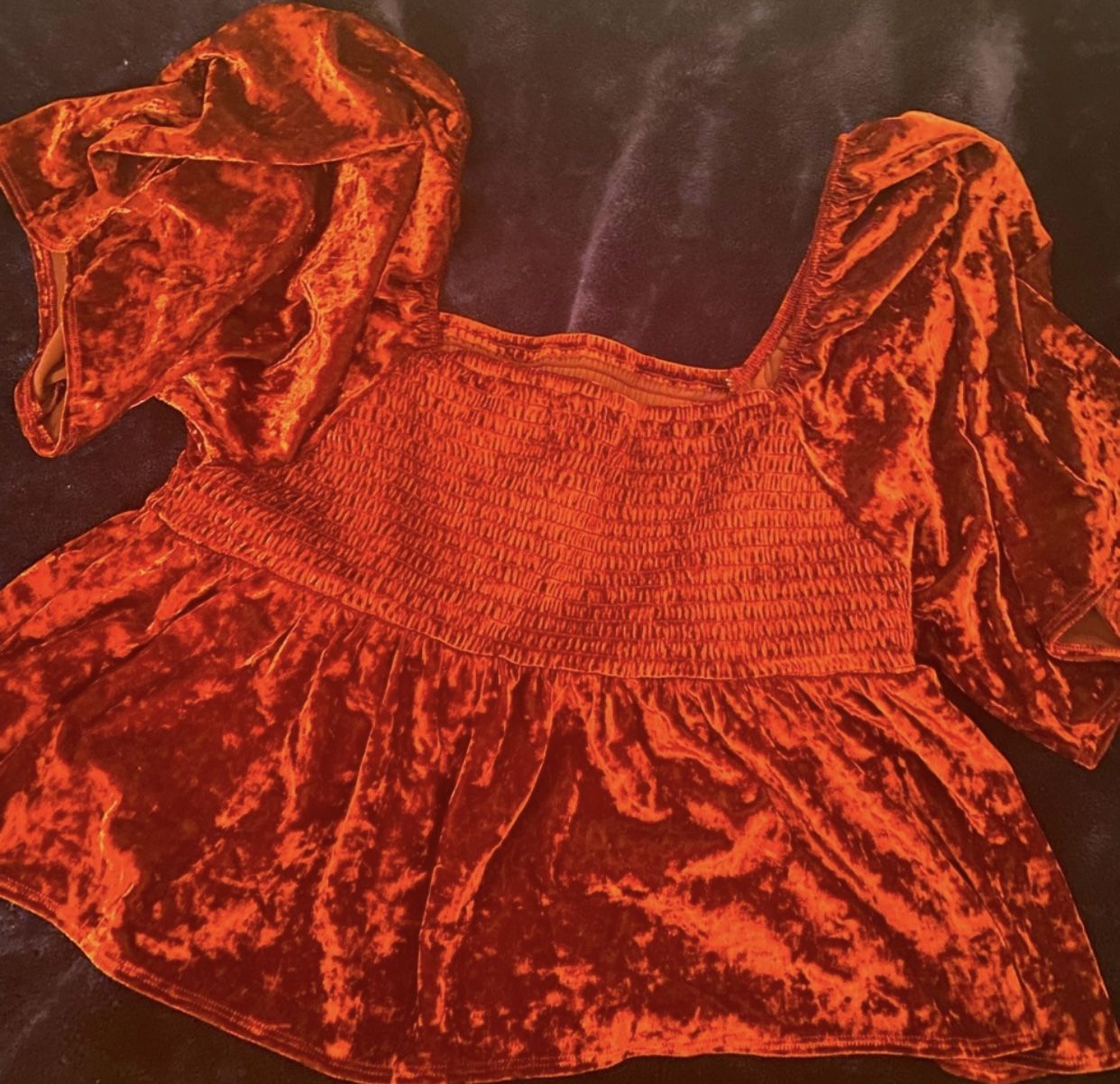 NEW Super Beautiful AE Velvet top