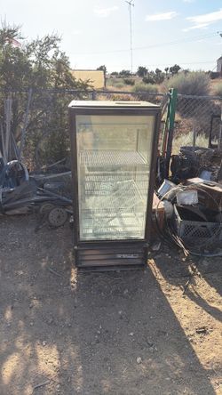 Commercial refrigerator