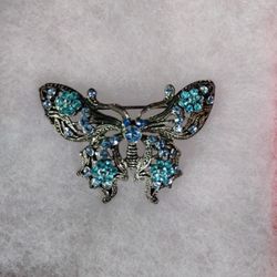 Vintage Pure Allure Blue Swarovski Crystals Butterfly Brooch Pin