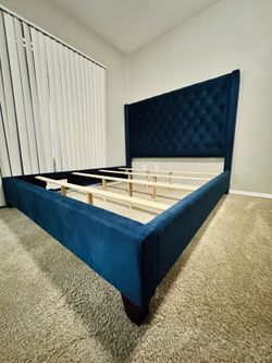 Rooms to go-King Size Blue Upholstered Bed Frame w/ Bunkie Boards – Like New