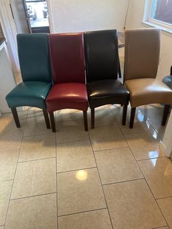 Round table with 4 chairs