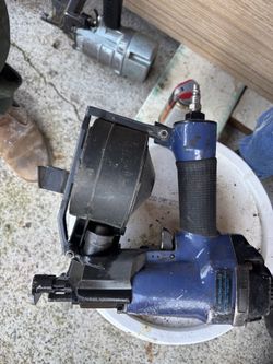 Central Pneumatic Industrial 11 Gauge Roofing Nailer