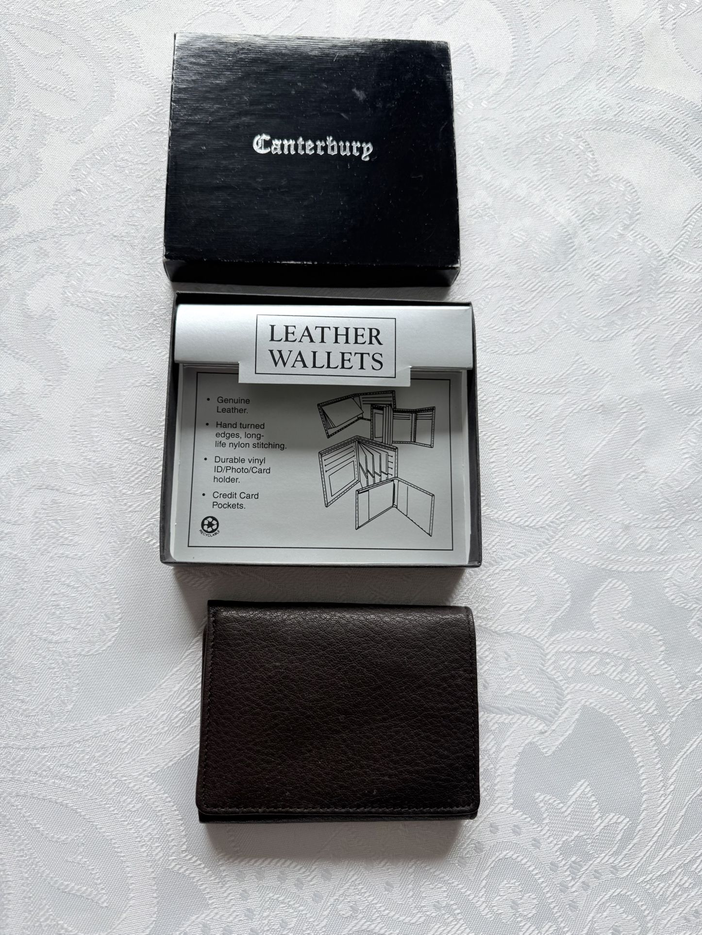 Vintage Canterbury men's brown trifold wallet. HAGGAR Black Label. High quality delicate leather. Place for credit cards, license, snapped cover for p