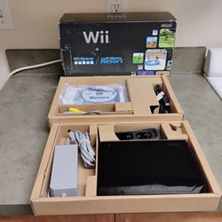 Nintendo Wii Console Bundle W/Controller, Nunchuck, Cables & Wii Sports Resort Game + Box