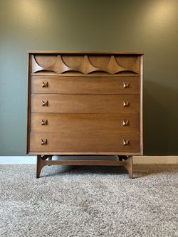 Brasilia dresser