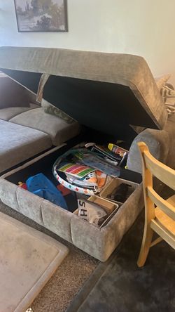 Jerome’s Gray Fabric Sectional Sofa with Storage