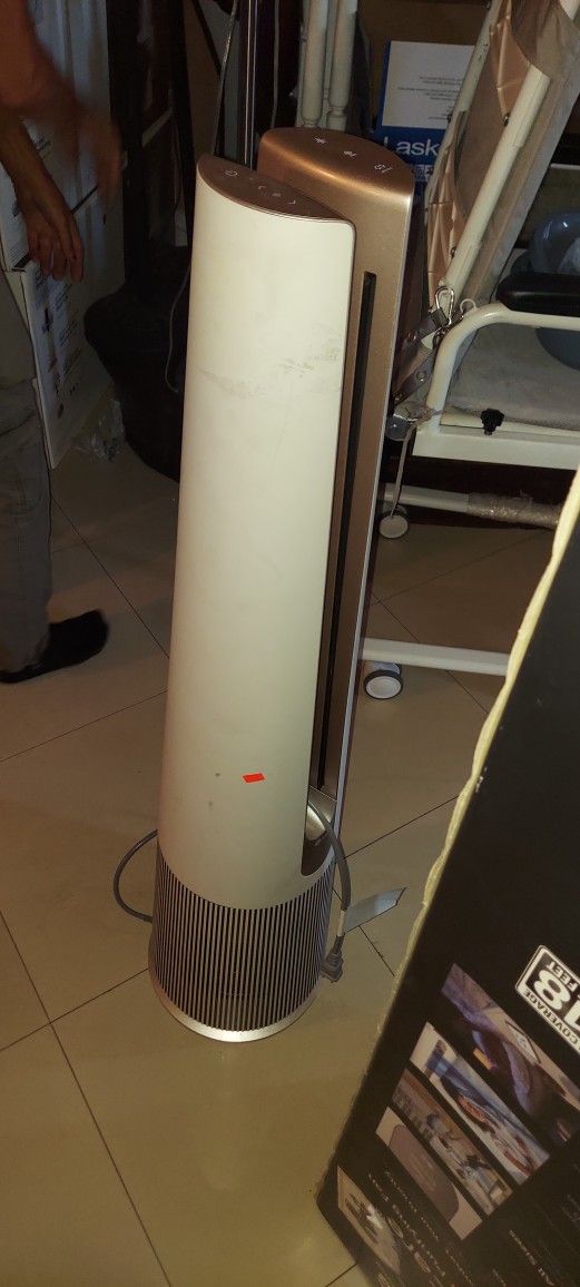 Used LG PuriCare AeroTower Air Purifying Fan with True HEPA and UVnano LED $250