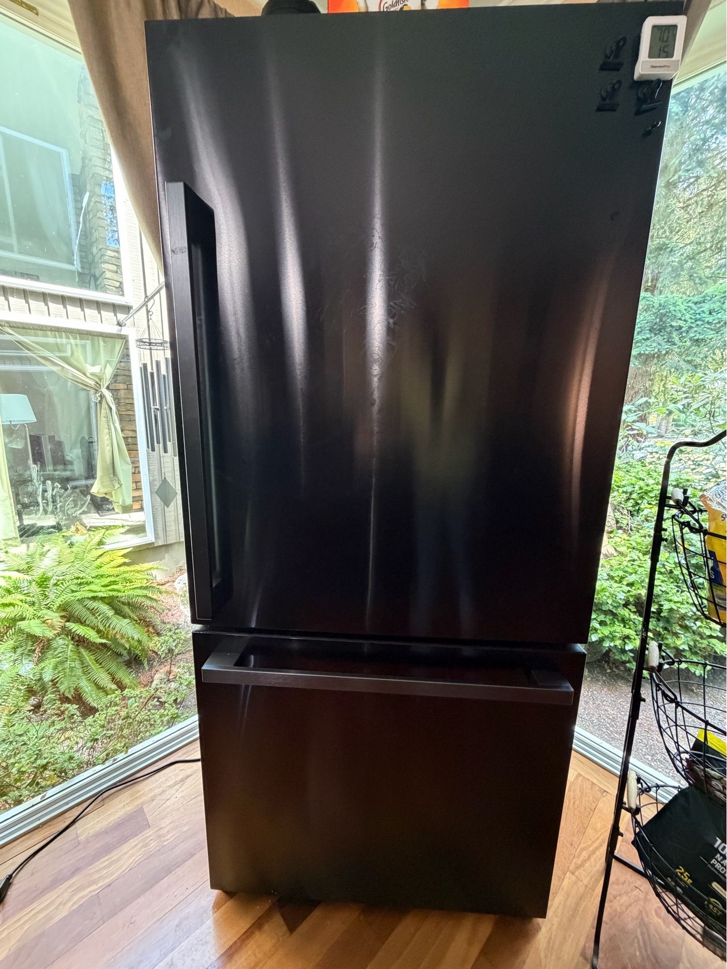 Hisense Bottom-Freezer Refrigerator in Steel Black