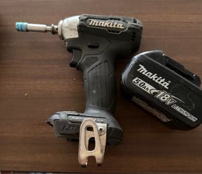 subcompact makita impact driver with battery