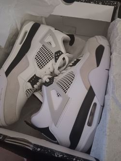 Air Jordan 4 Retro "Military Black" Size 7.5
