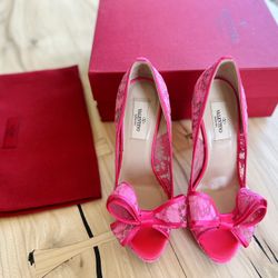 New In Box Hot Pink Valentino Heels Size 8