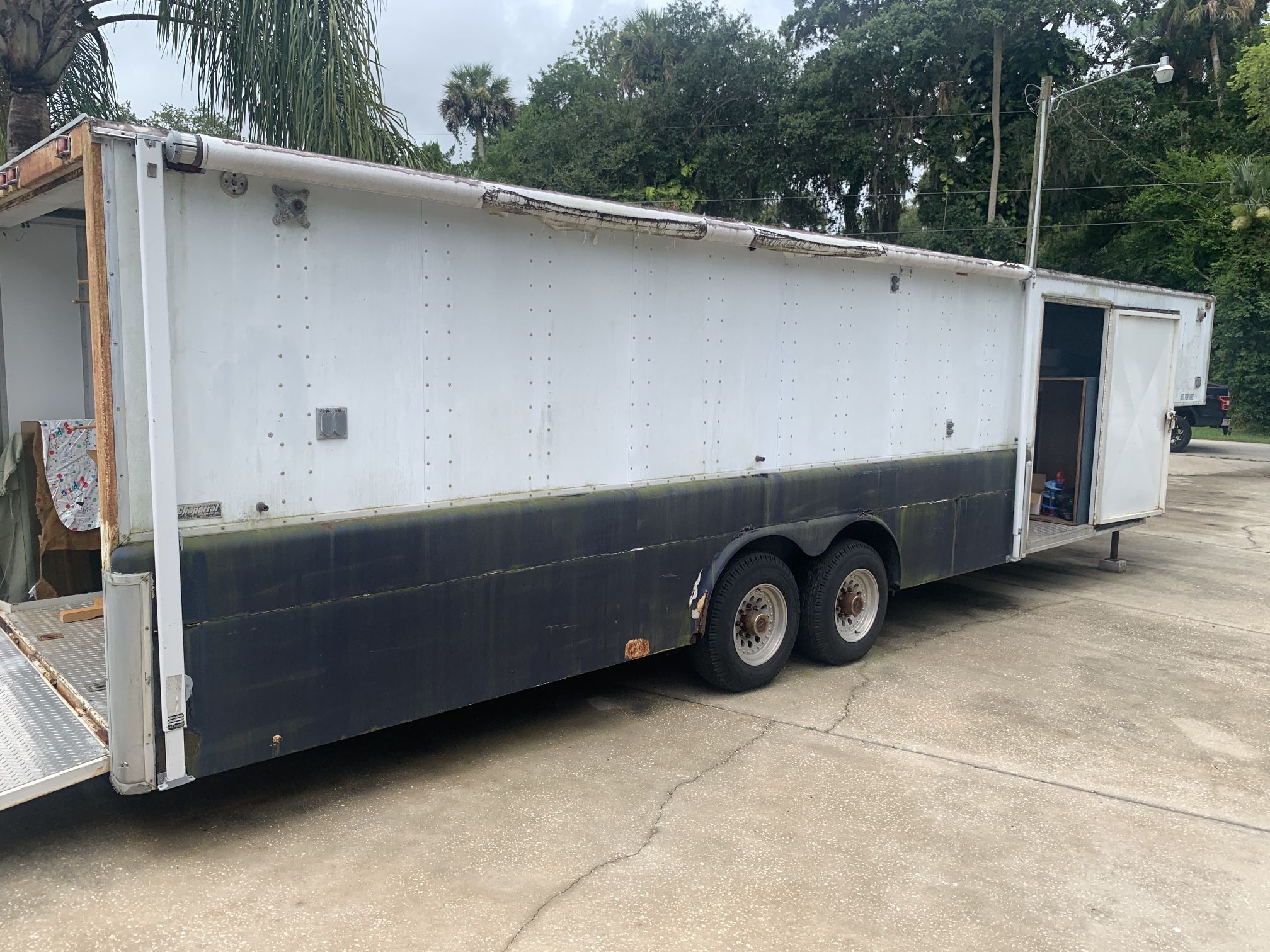 30 foot gooseneck Enclosed race car trailer