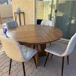 4 Chair And Table 