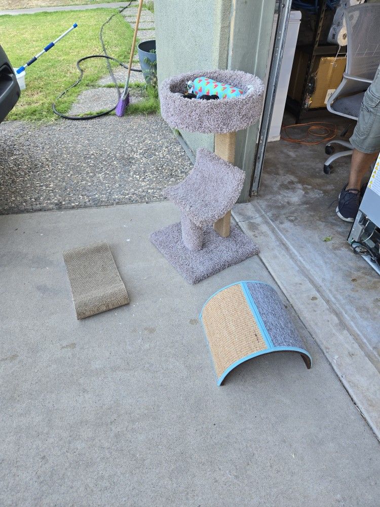 Cat Tower/Extras