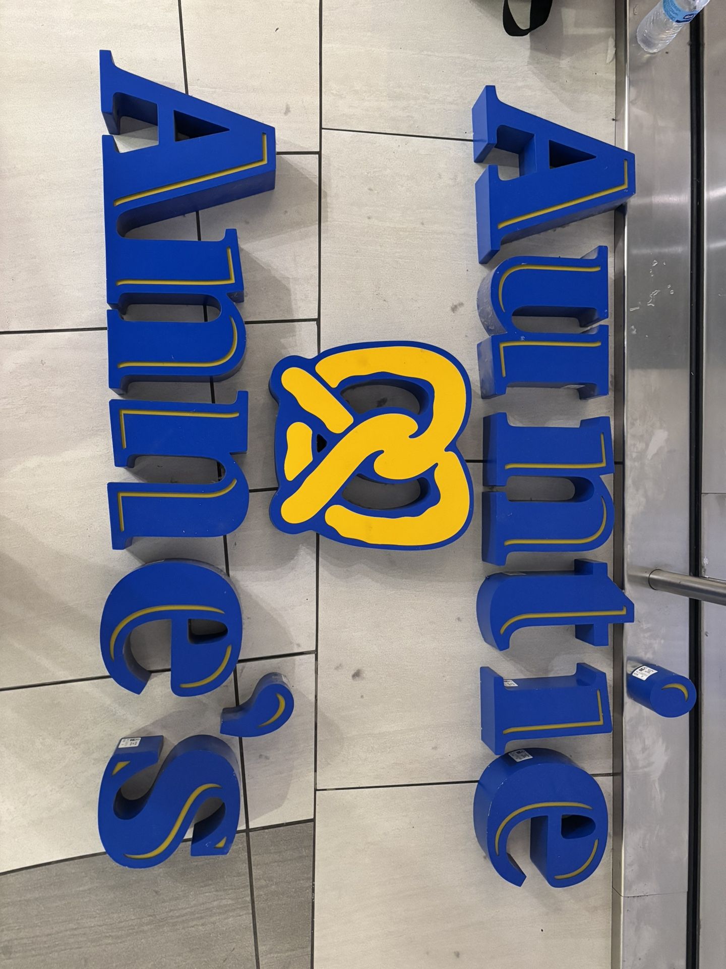 Auntie Anne’s Channel Letter