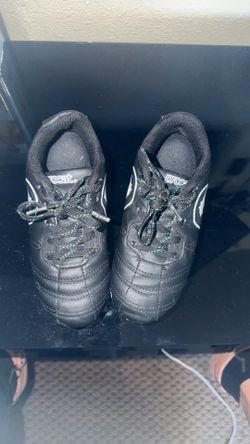 Soccer shoes