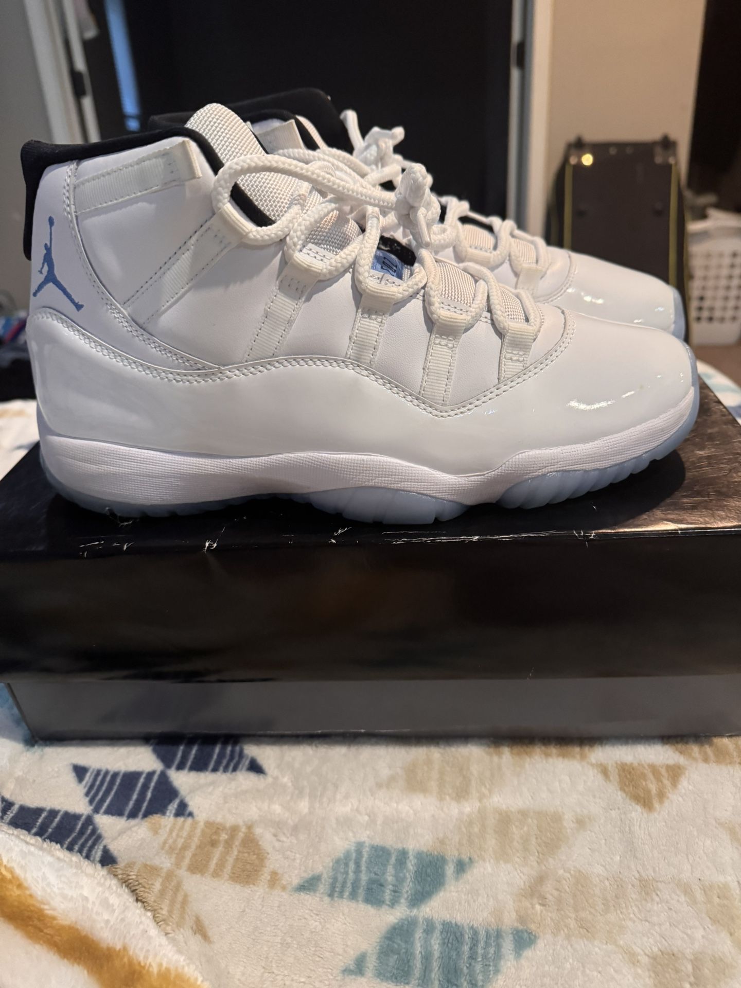 jordan 11 (size 10)