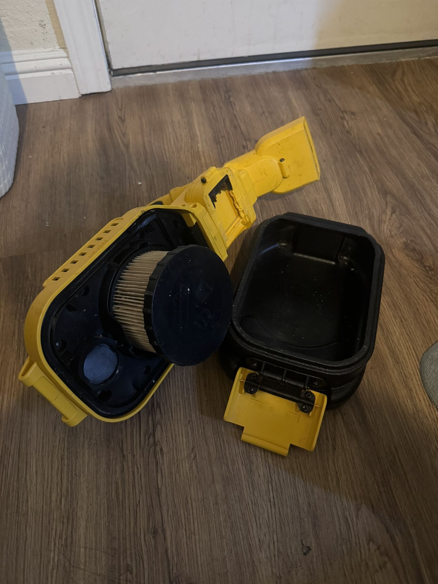 Dewalt 20V S vacuum cleaner