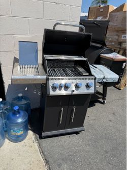 Skok 4-burner propane gas grill BBQ grill 60,000 BTU, new, slightly damaged but new