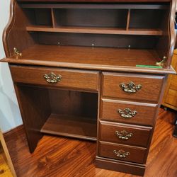 Retro small Rolltop desk
Perfect for smaller spaces.
