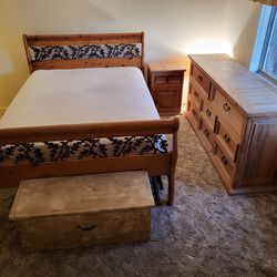 Rustic Wood And Metal Bedroom Set