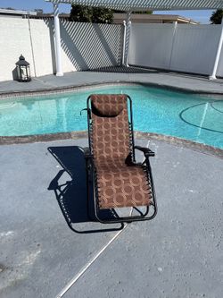 2 Zero Gravity Recliner Chairs For Beach/backyard /patio/poolside /camping