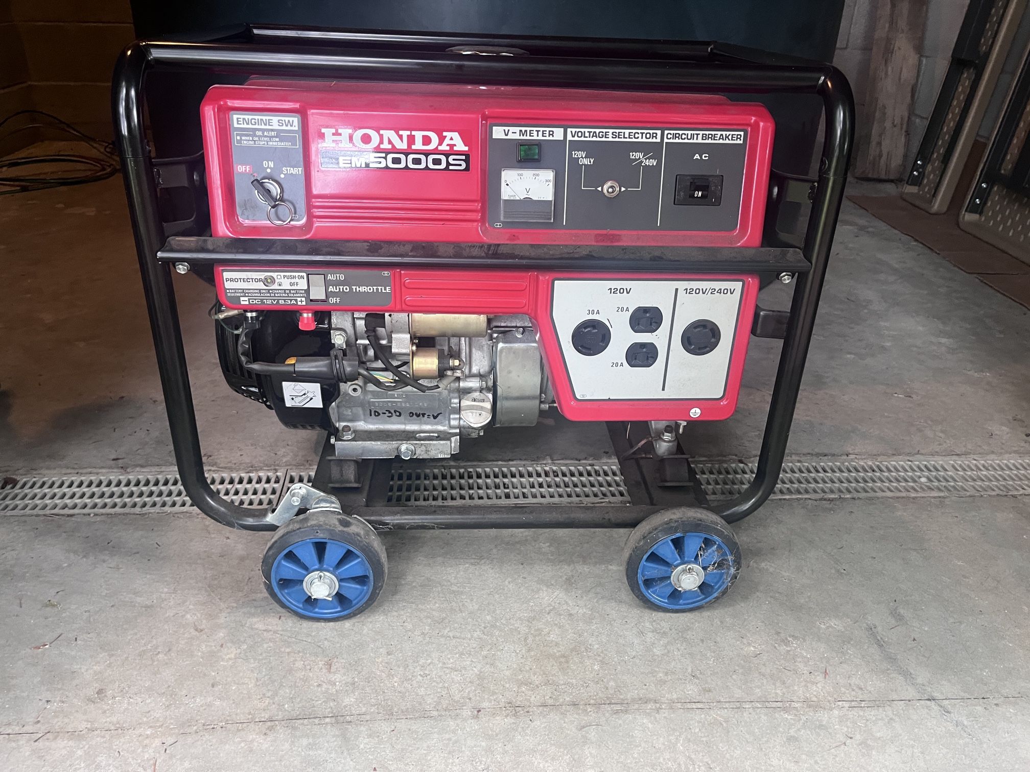 5000 W Honda Generator In Excellent Condition