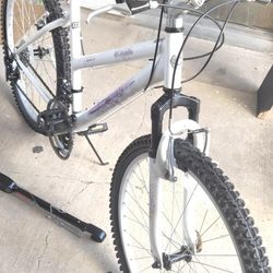 Women's Columbia MT Bike. In New Condition 