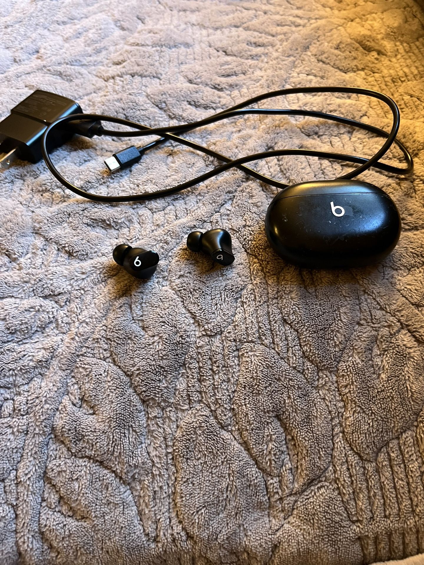 Nice New Clean Wireless Head Phones ( Beats)