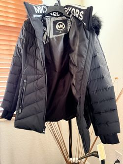Michael Kors woman’s Coat / Fur hood removable