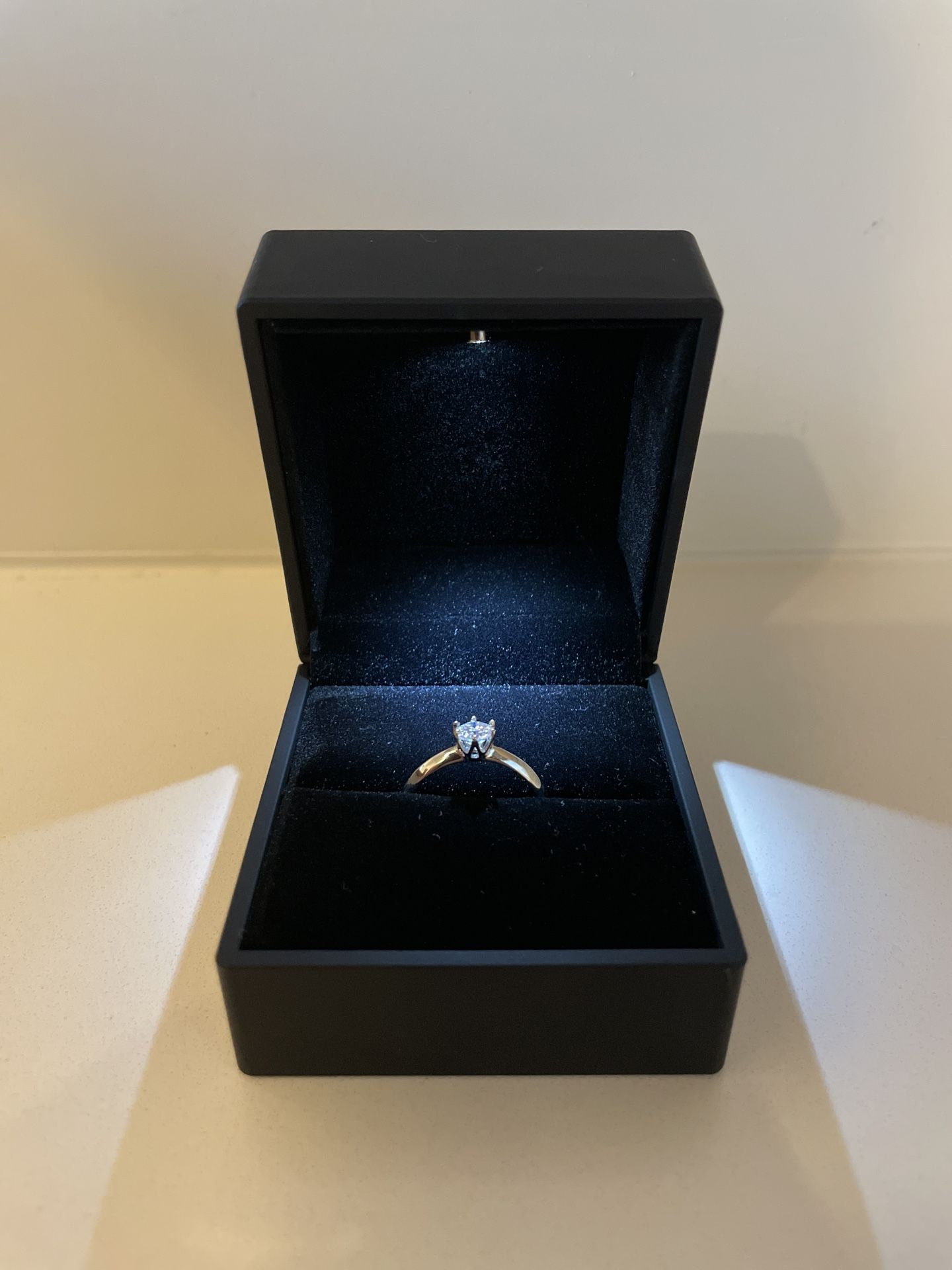 VVS1 Moissanite Engagement Ring (Brand new)