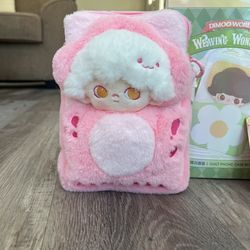 Dimoo World Weaving Wonders Quilt Phone Case Bear Guardian Pink