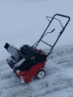MTD snowblower four and a half horse works really good. 23 Mile and card Macomb Township Michigan