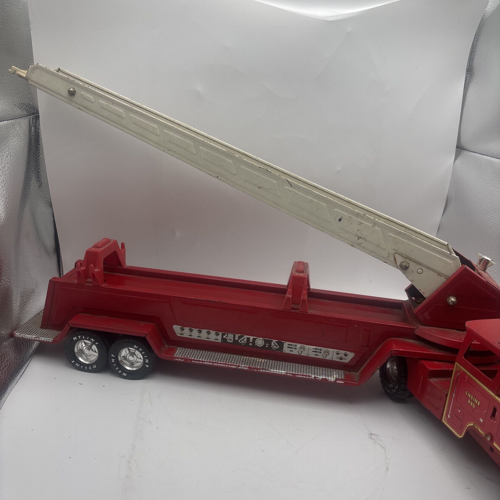Vintage Nylint Aerial Hook-N-Ladder Fire Truck Engine 885 District 2 1980's
