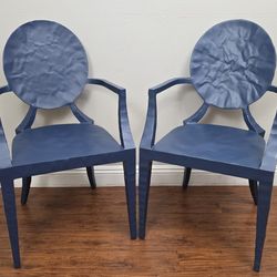 ++ *RARE* PAIR OF MADE GOODS DAPHNE - FRENCH LOUIS XV VIBE - HAMMERED METAL ARMCHAIRS IN  NAVY BLUE! ++