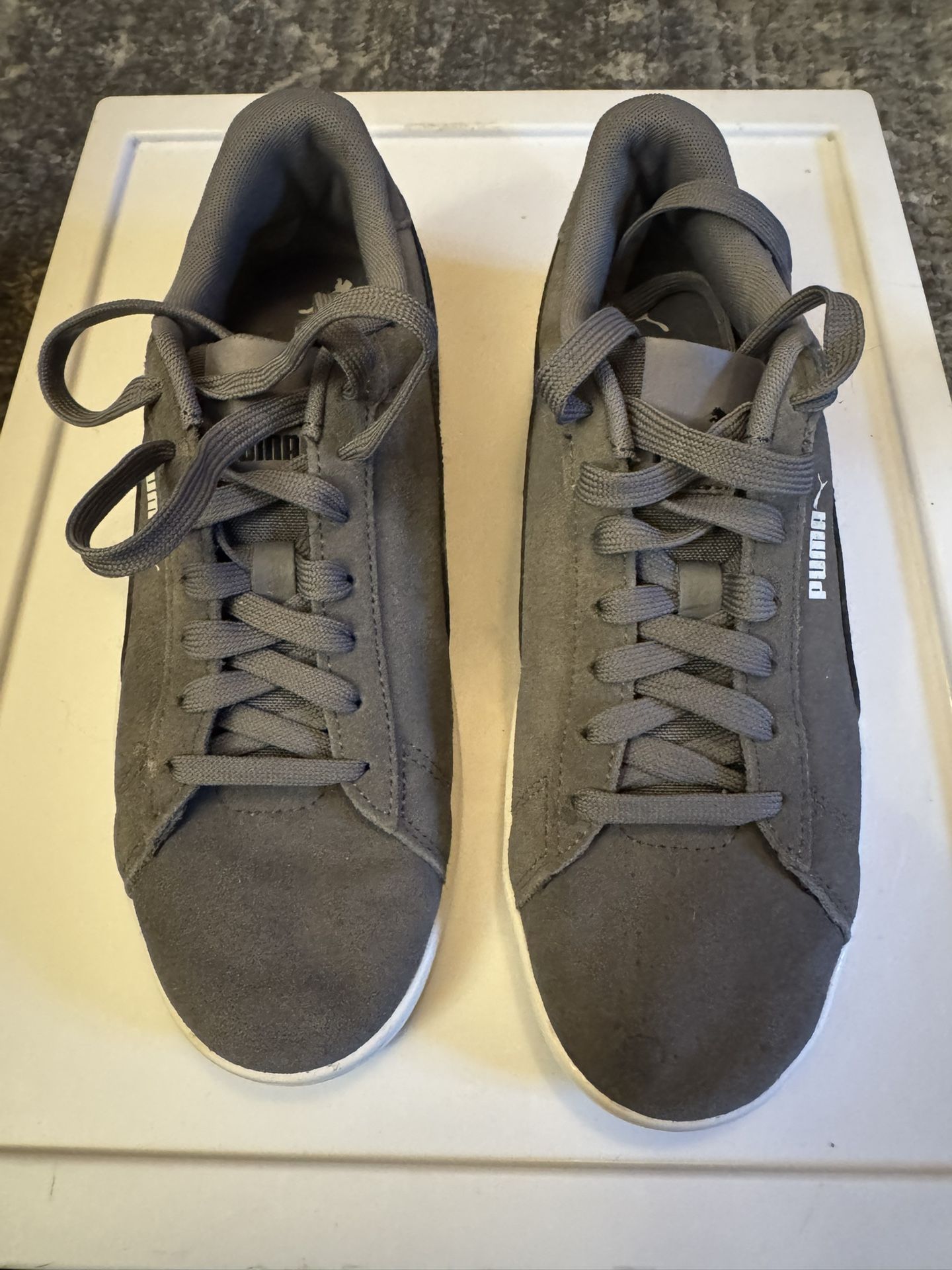 Men's Grey Suede PUMAS Size 7