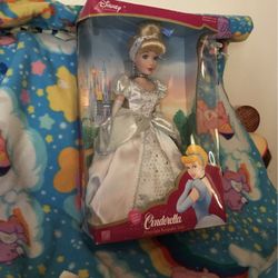Disney princess Cinderella porcelain keepsake doll 2003 (16 inch