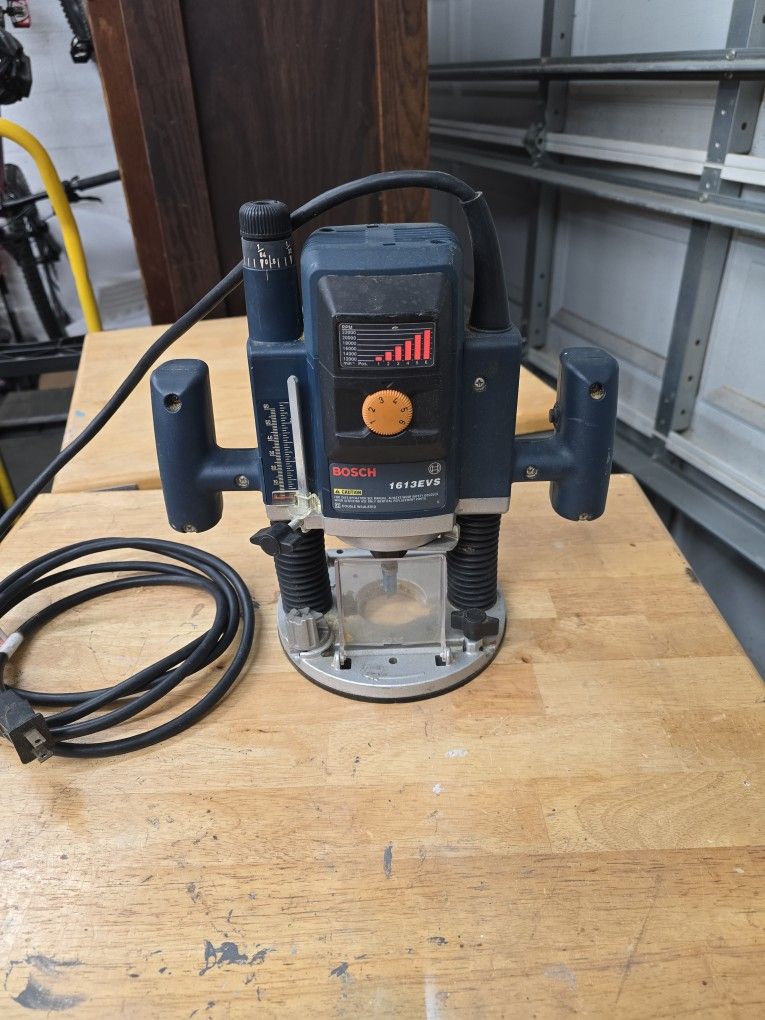 Bosch 1613EVS Plunge Router