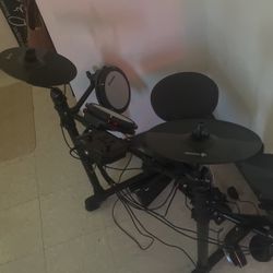 Beginner Drum Kit / Kid Sized 