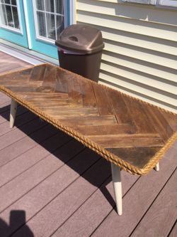 Pallet coffee table. Custom