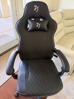 Like New Arozzi Gaming Chair Black with Neck Pillow