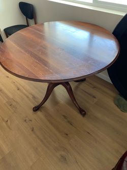 Round dining table 46” & 18” leaf.