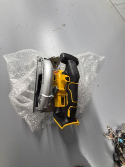 DeWalt Cordless 20 volt brushless Circular Saw Tool Only